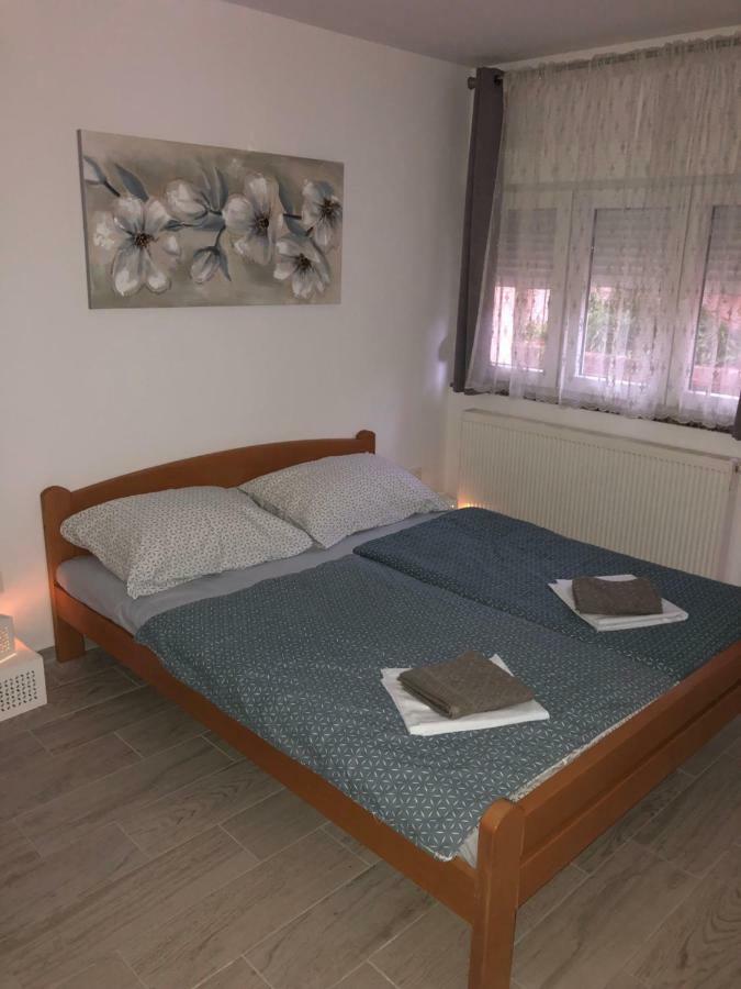 Apartmans And Rooms "Slavica" Новаля Екстер'єр фото