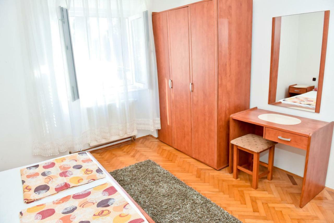 Apartmans And Rooms "Slavica" Новаля Екстер'єр фото